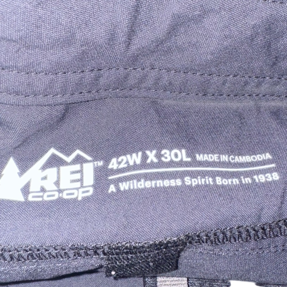 REI Co-op Men's Hiking Pants 42x30 Black Cargo Trail Outdoor Travel Gorpcore - Picture 5 of 6